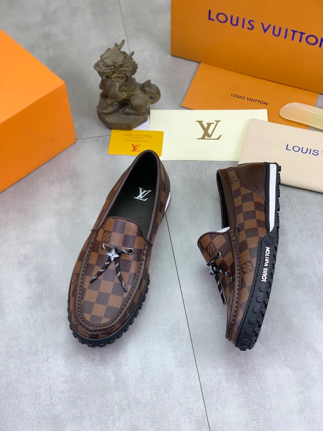 Men's Men's Shoes 💰P640 New Style 💶[LOUIS VUITTON] Water-dyed Niuli Original Order New Style 🍀LV Louis Vuitton *——Top version of LV classic leather shoes! Made of imported original calfskin, original leather side strips and wear-resistant high-end rubber outsole! High quality products! Color: black optional Size: 39-45